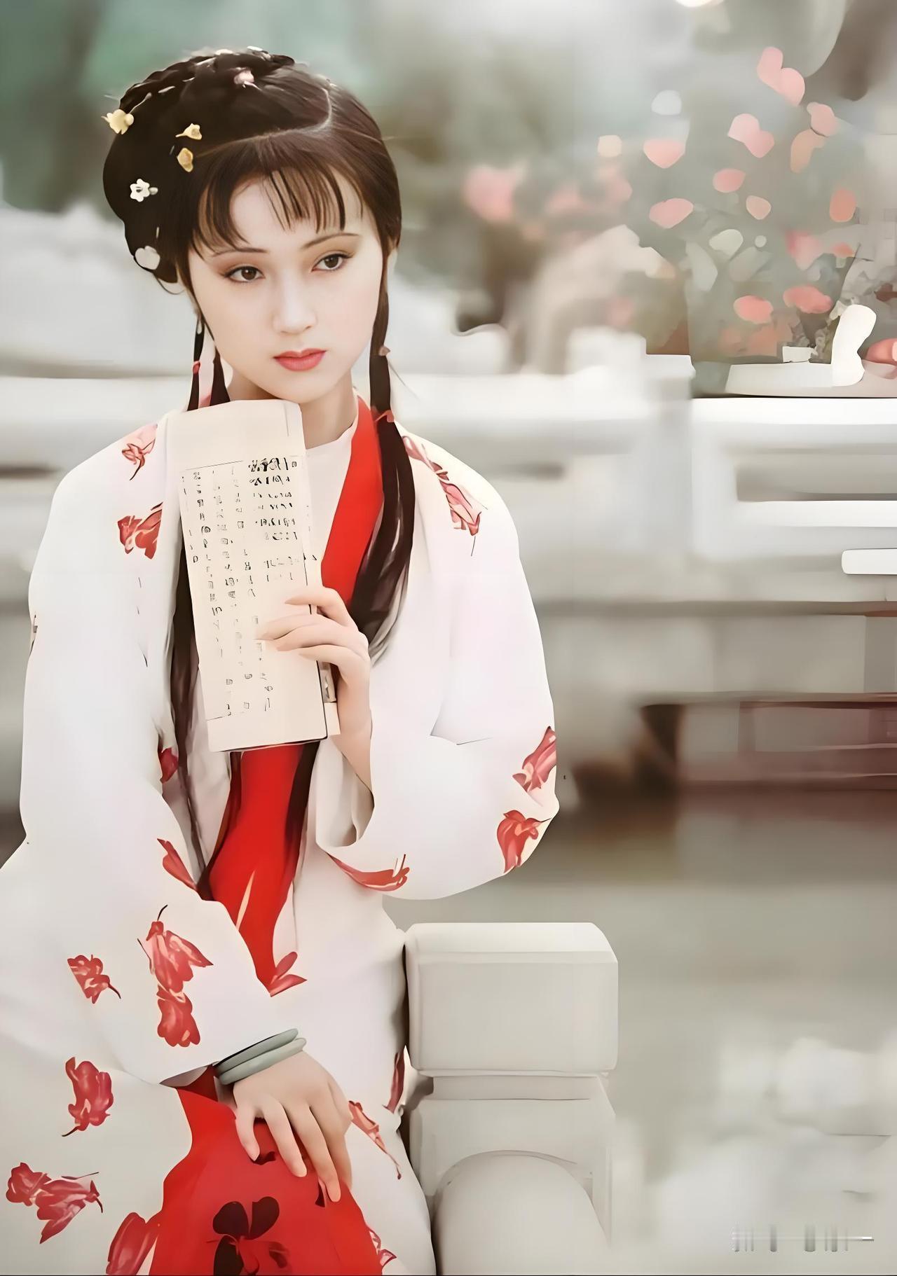 上联:红楼梦里皆美女，邀君赐下联
