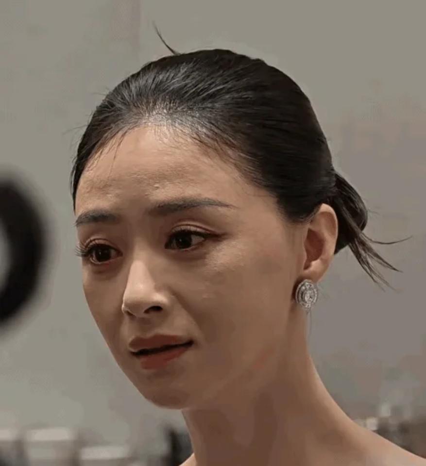 难得会看到这么真实的镜头，蒋欣底子是真好，但是她应该也医美的但是看着挺自然，