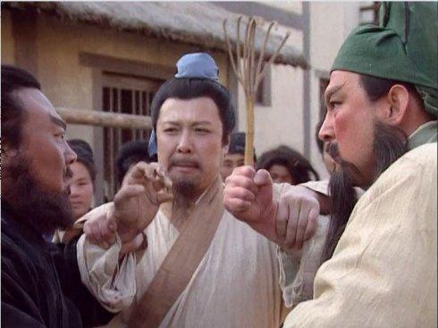 刘备武力胜过关、张，可他却很少上阵打仗。就拿马超来投那会儿说，《三国演义》里是张