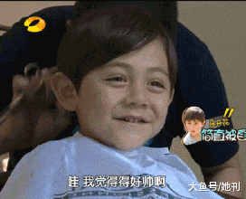 他身边的世界永远是有光的 没有任何杂质和不开心 ▼ 桀骜深邃的凝视