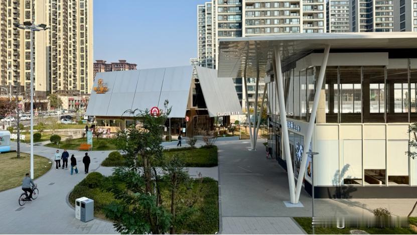 港区藏了个“公园商业”！郑州人周末遛娃聚餐又有新选择最近发现港区悄悄冒出个宝