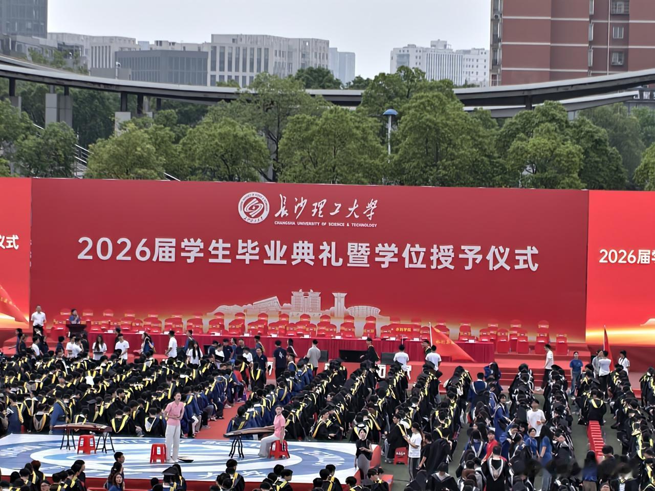 读书有种惊闻同学小孩高考全省第一！不得不感叹读书有种。九十年代我上学，同乡