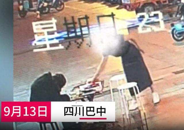太现实！9月14日报道，深夜11点的四川巴中江北大道，常年摆摊的算命大爷直接趴在