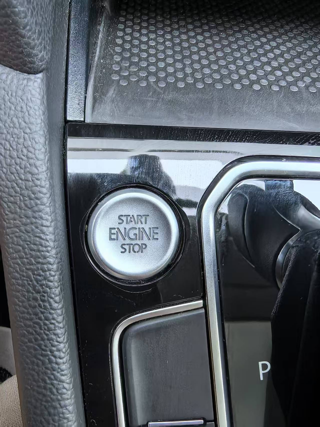 迈腾B8L24年11月生产的车，就是第一批减配没有电动后备箱的那批。最近发现