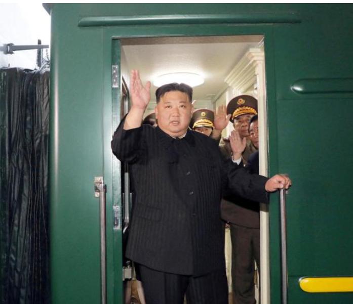 金正恩或于今晚乘专列赴华朝鲜领导人金正恩很可能于星期一（9月1日）乘专列启程
