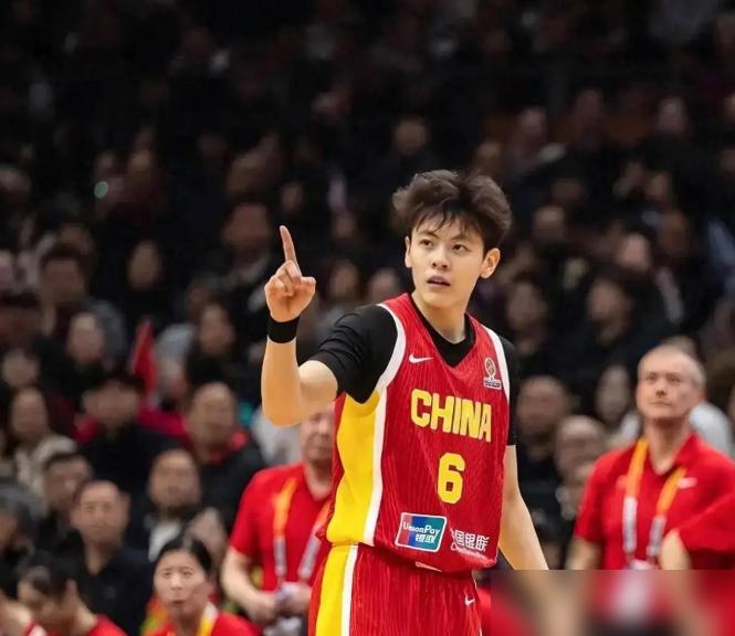 一场球，光三分就净输36分！你没看错，这是中国女篮。苏群看完比赛，脸都青了，直接