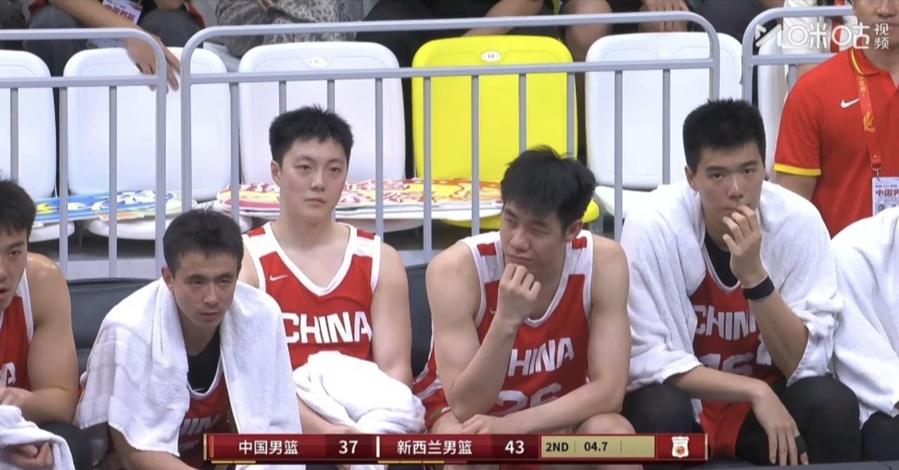 输是输了，但有一个数据中国男篮完胜新西兰。是的，就是罚球数我们24次，遥遥领