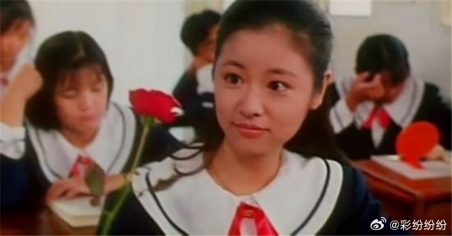 林心如晒中学时期旧照说到林心如大家都很熟悉啦，无论是《还珠格格》里的紫微格格，还