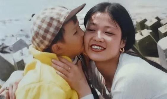上海一位母亲，花了整整400万，找了26年儿子。结果呢？儿子没见着影，当年拐走孩