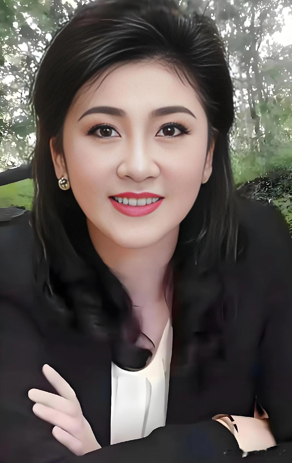 英拉在香港低调庆生：有人猜测，她的下个生日地点可能在曼谷前几日，泰国前总理英