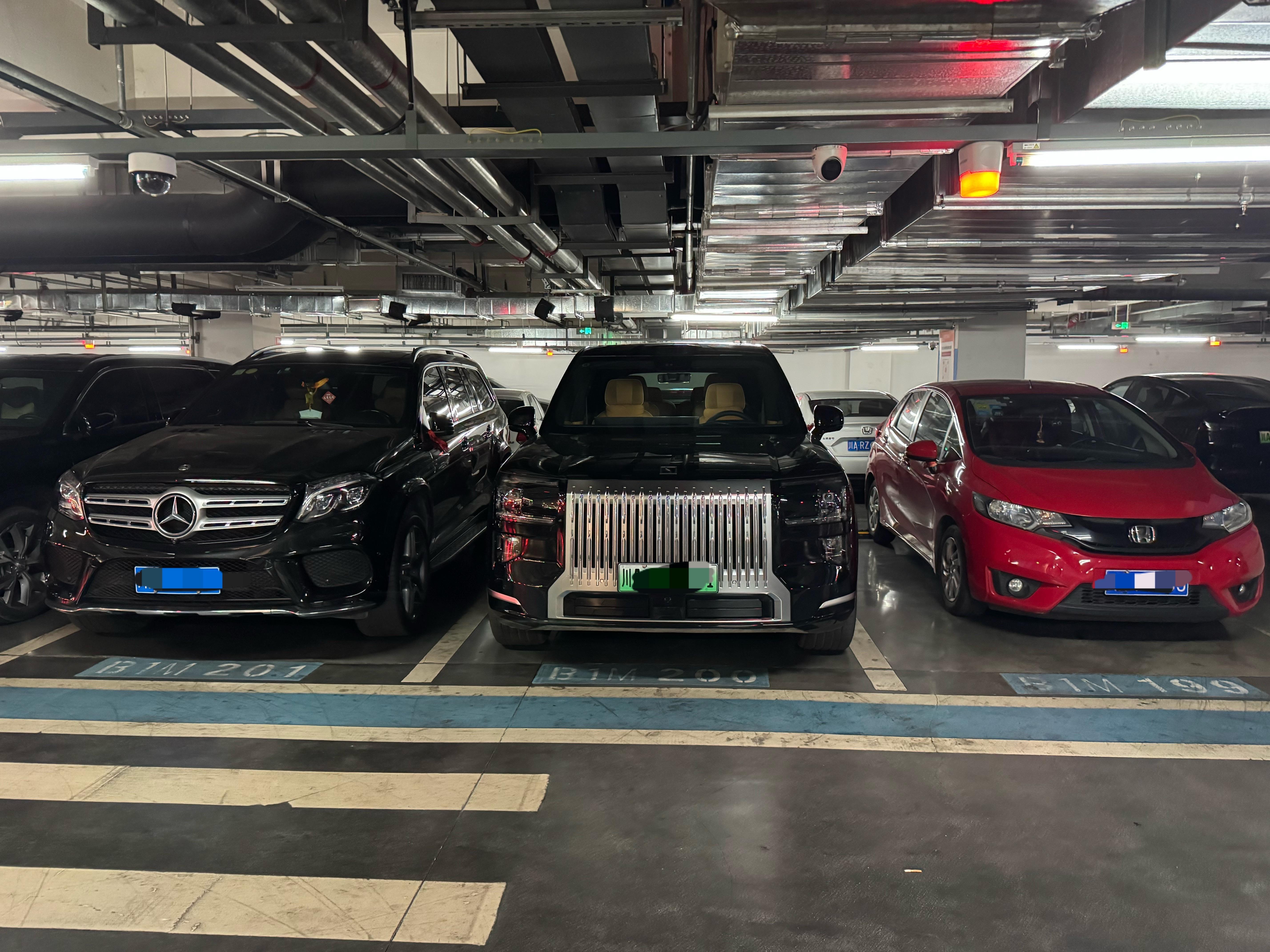 极氪9x，看前期预热和发布会，让我以为他是各方面都特别特别厉害的车，于是在试他之