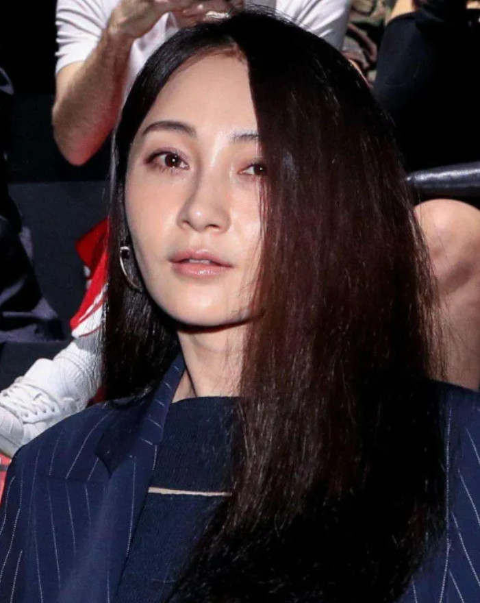 据说在姚笛和文章的恋情未曝光、还处于地下状态时，文章为了方便和姚笛约会，特意在深