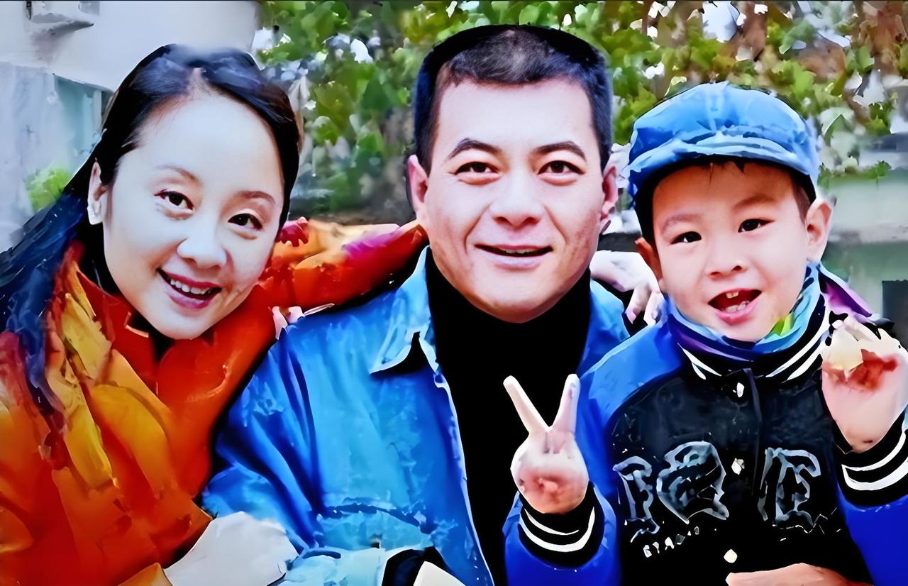两人离婚后的境遇大相径庭：唐静至今单身且未再婚，而王新军已与秦海璐组建了新的家庭