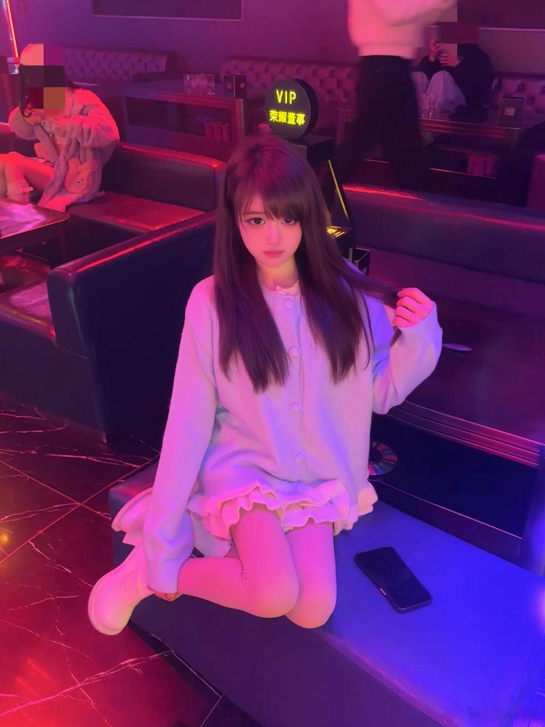 卧槽今天尤其的空虚在家待几天给我待傻了