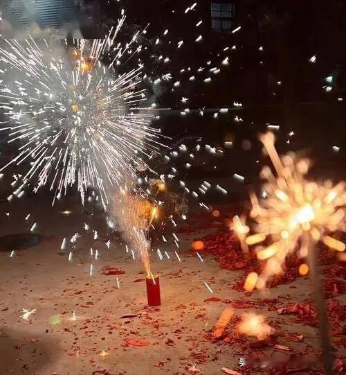 年是热闹的，身体却是诚实的。烟在指间明灭，咽炎便顺着喉咙攀上来，咳也不是，咽