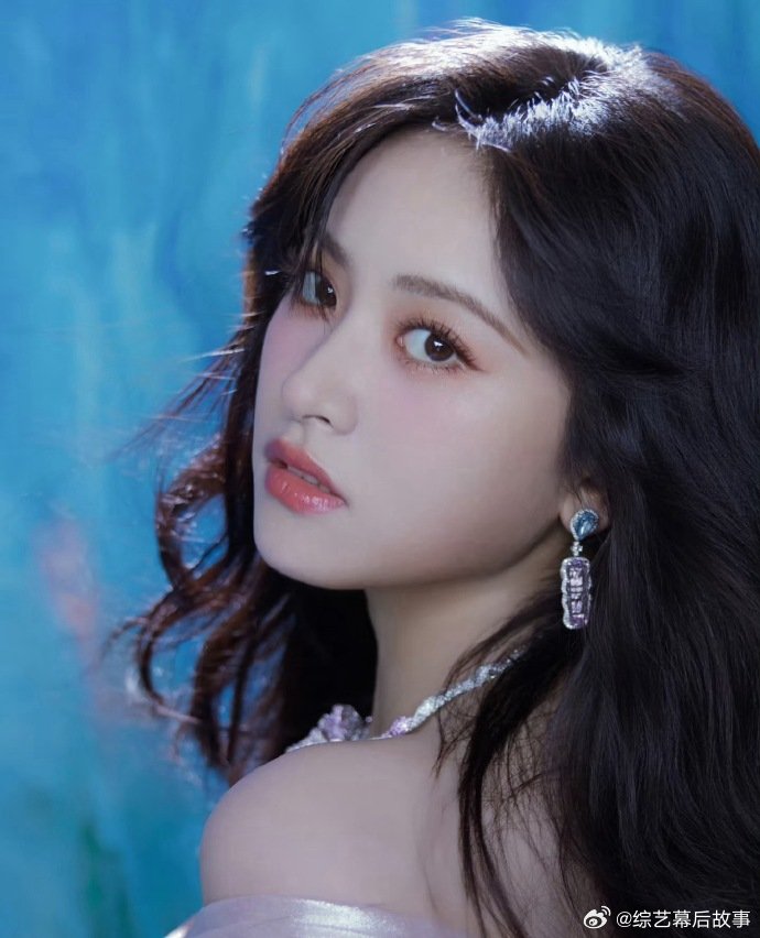 沈月说自己在演员里也是比较普通沈月觉得自己不漂亮沈月总是对自己不够自信，可在大