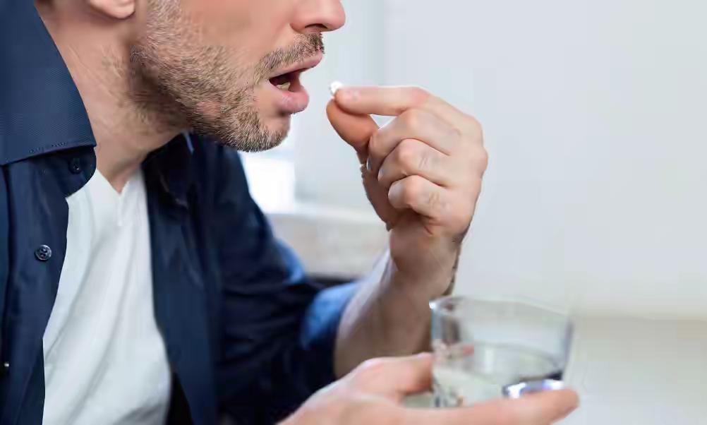 56岁男子肌肉溶解离世，医生痛心提醒：长期吃他汀犯6个错误他汀的“三不政策”，