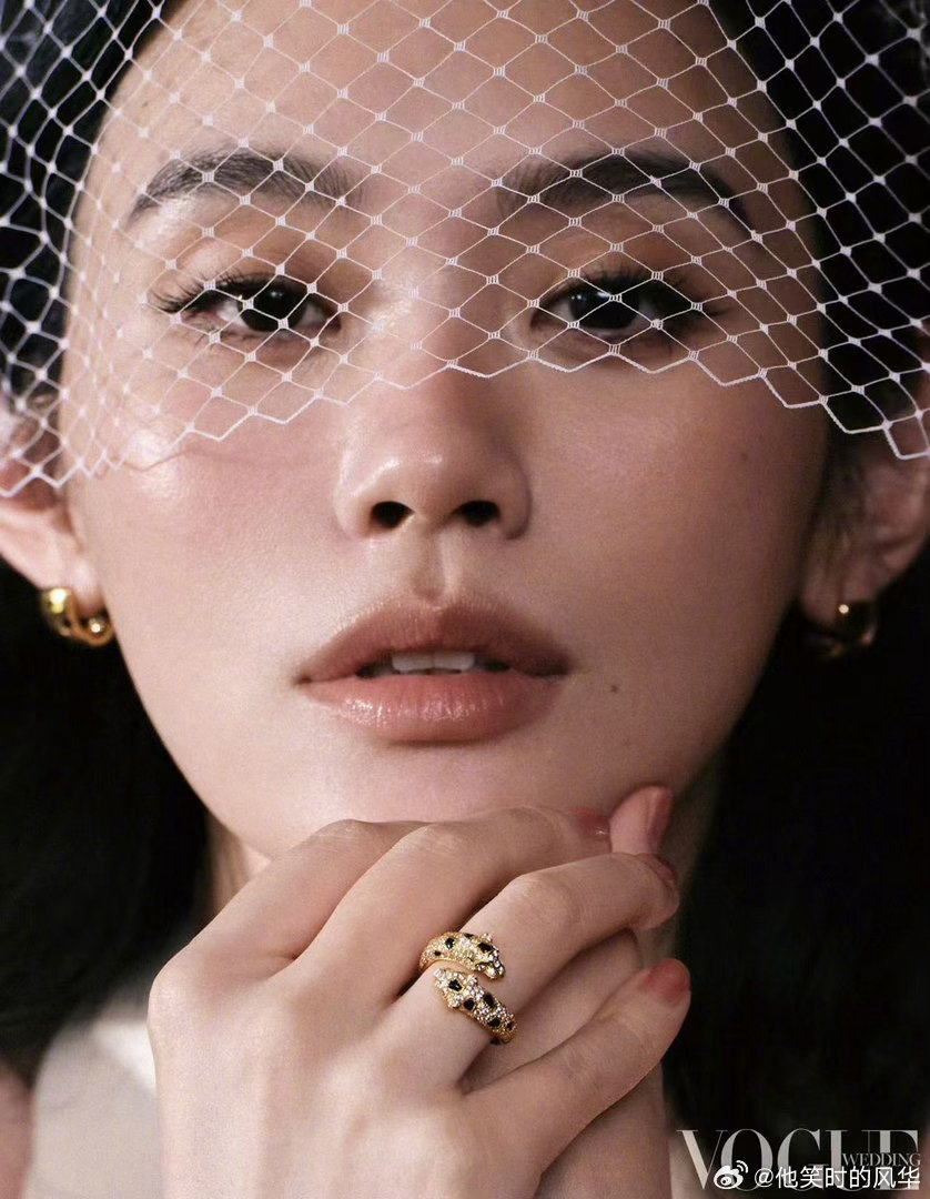 奚梦瑶何猷君爱之对视VOGUE大片🕊️眼底缱绻藏满心偏爱，VOGUE镜头锁住心