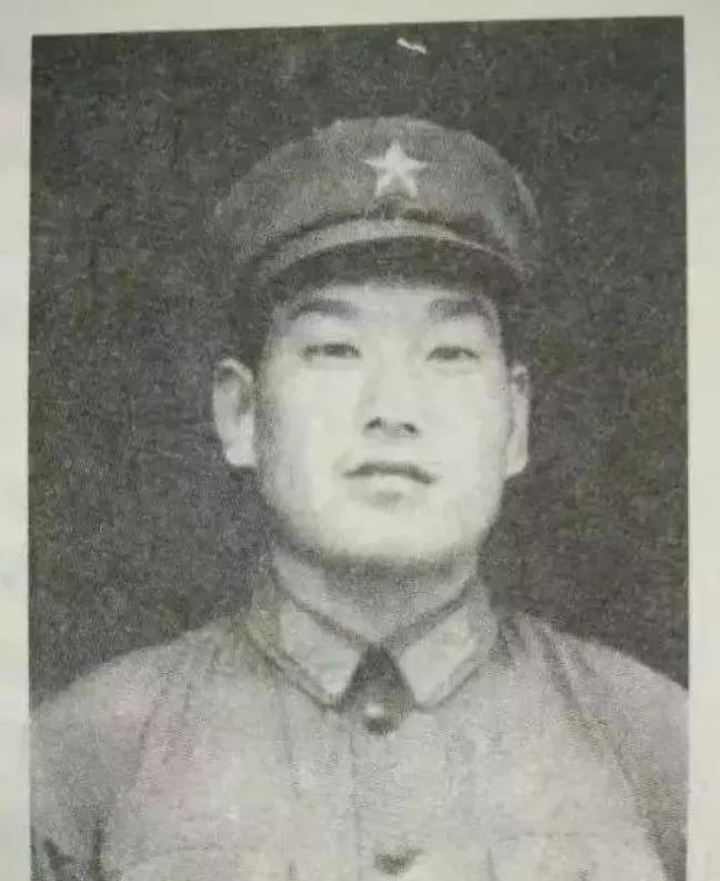 2013年，原工兵一团政治处的宣传干事韩维民，去麻栗坡烈士陵园给战友王悦发扫墓，