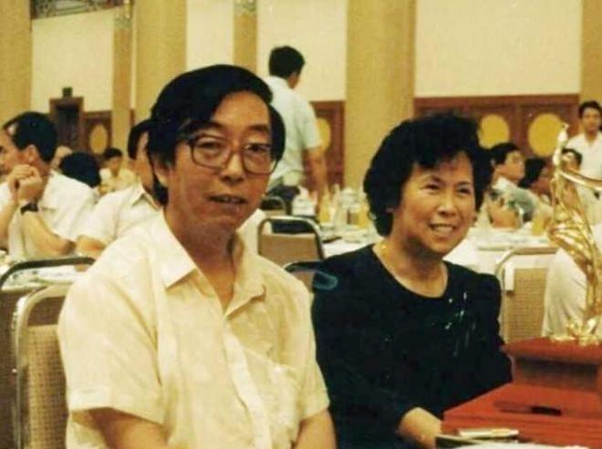 1988年，《敢问路在何方》这首歌拿奖，上台领奖的是闫肃和蒋大为。作曲家许镜清只