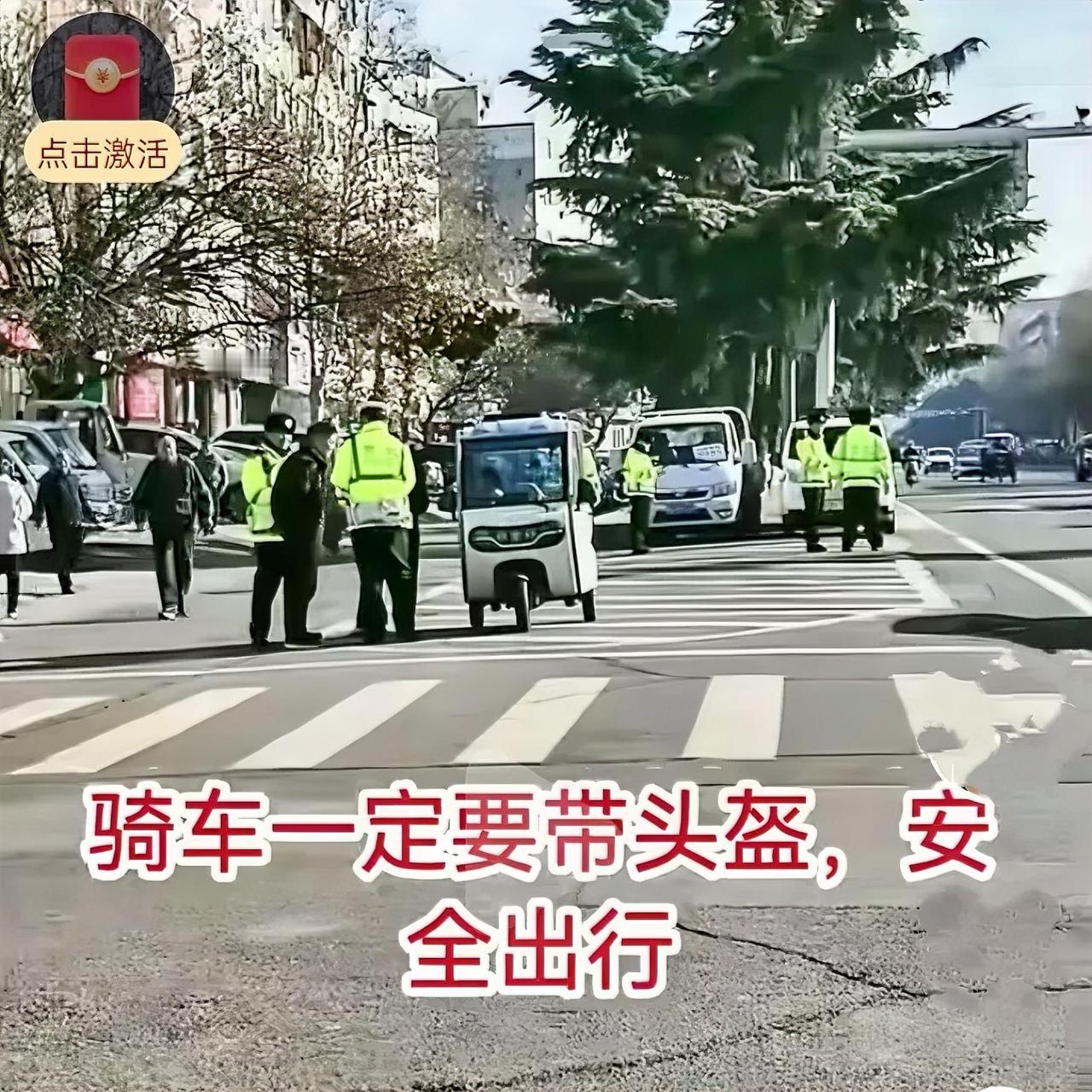 今天这幕我看愣了早上路过家附近的十字路口，老远就瞅见一群交警蜀黍在路口执勤，