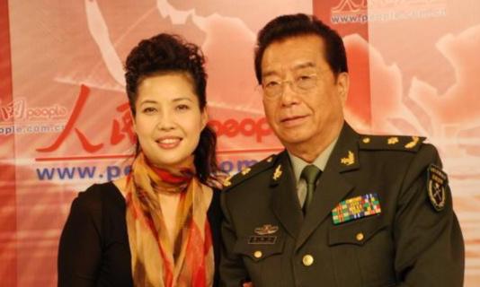 1990年，51岁的歌唱家李双江下定决心，要迎娶年仅24岁的学生梦鸽，李双江的母