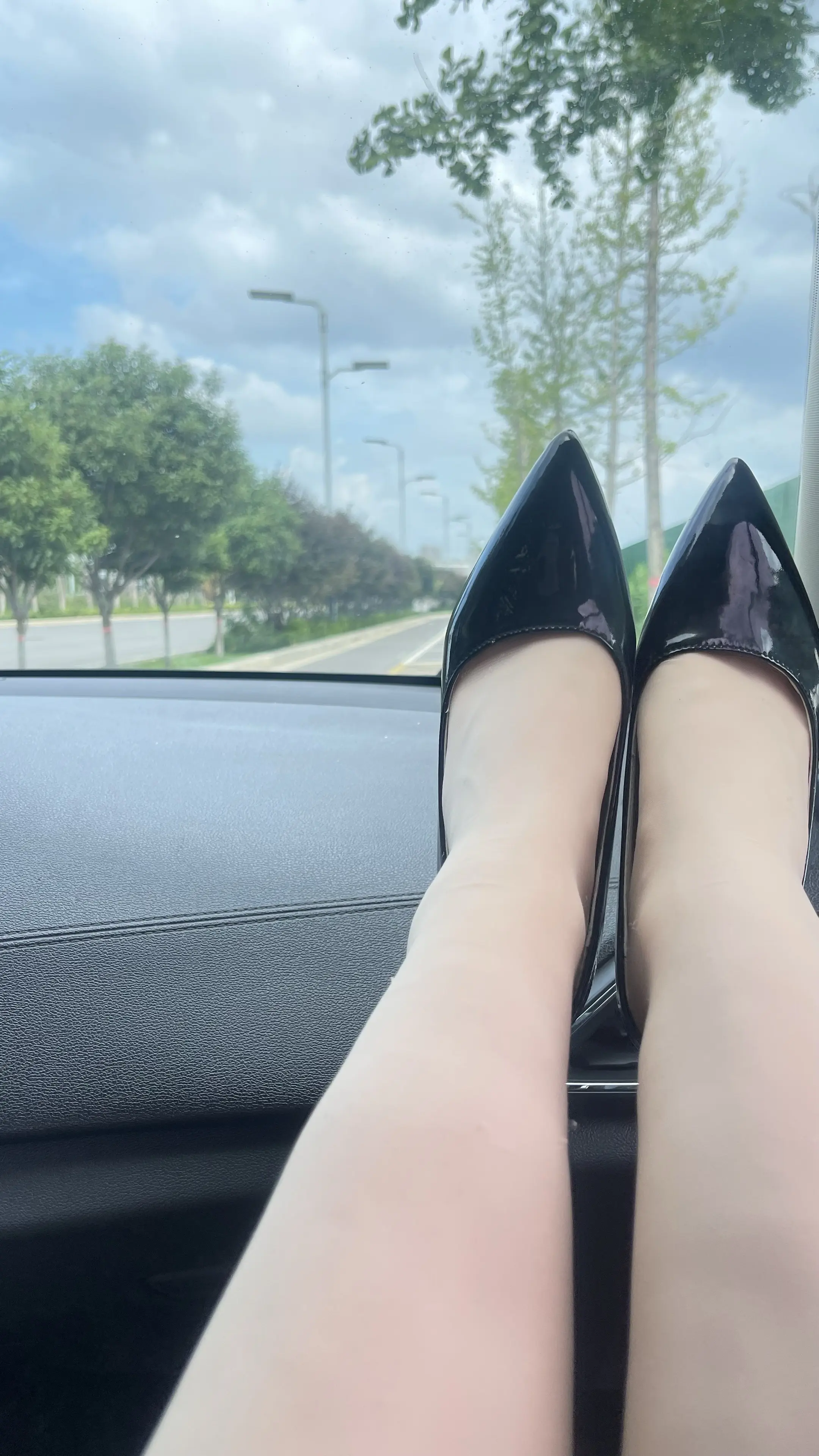 穿上喜欢的鞋子，见自己喜欢的人