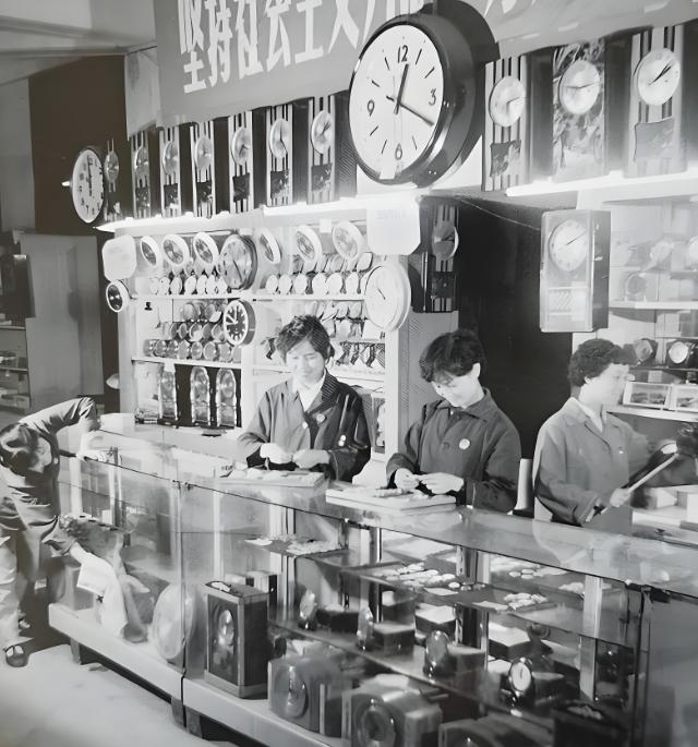 1975年5月14日晚上，两个二十出头的知青，在无锡一家面馆里吃面。其中一个叫