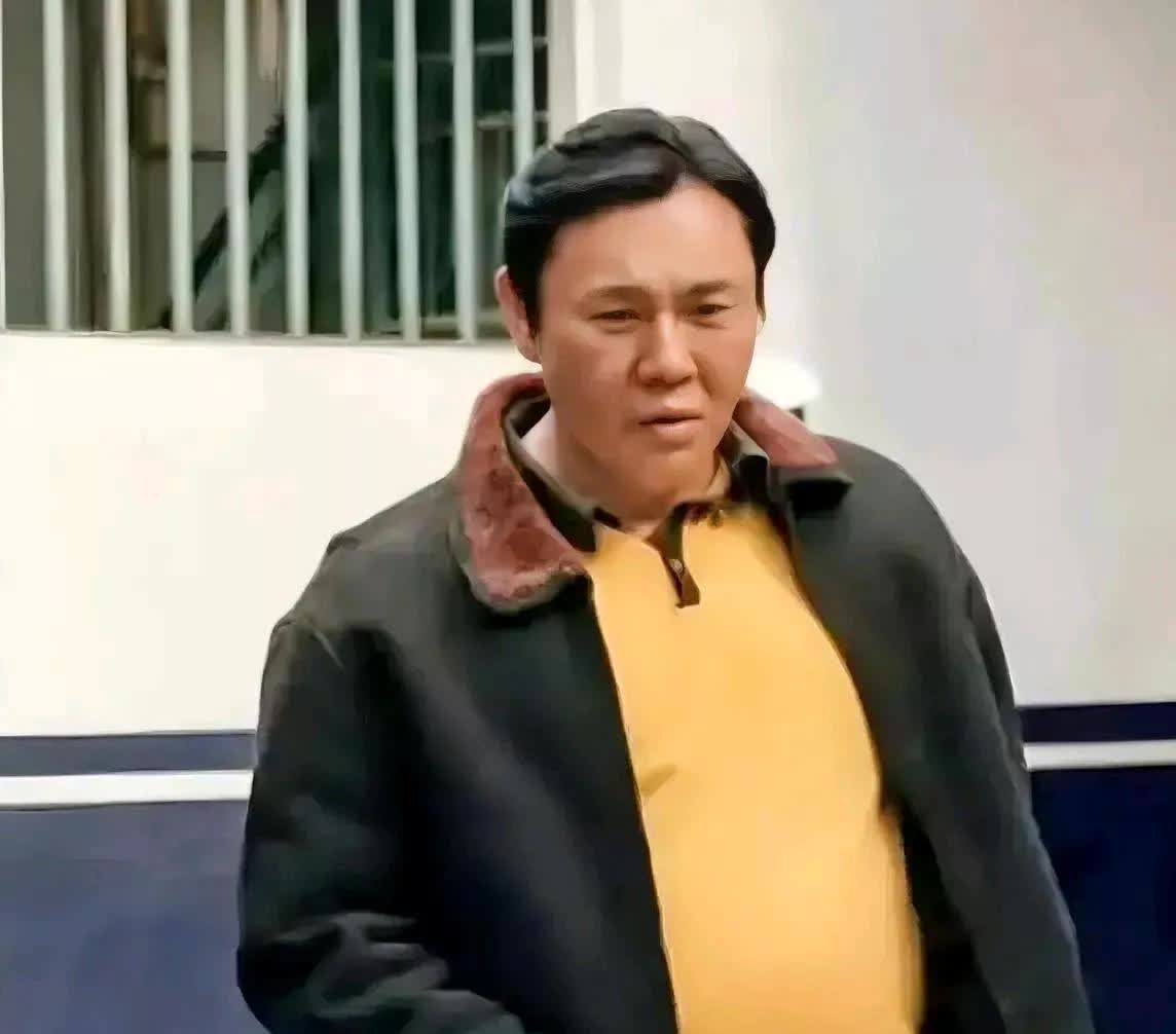 没人发现伊能静多“吓人”吗？快60了，身材还凹凸有致，光看背影还以为是少女，这状