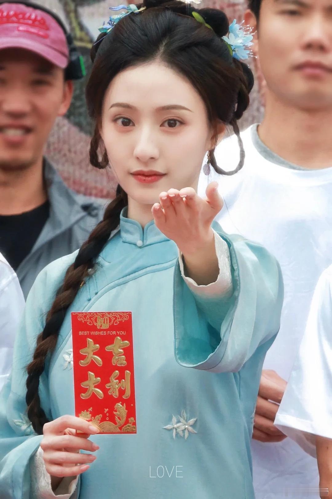 新版还珠格格女主颜值如何？？​​​