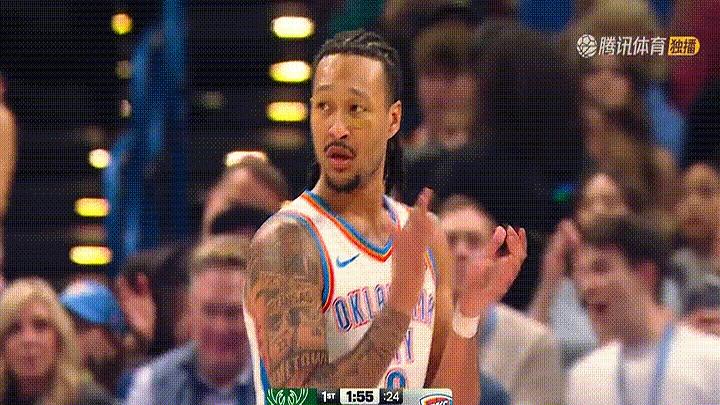 连客场作战的雄鹿球员，都为他停下比赛起立鼓掌。雷霆主场，第一节还剩1分5