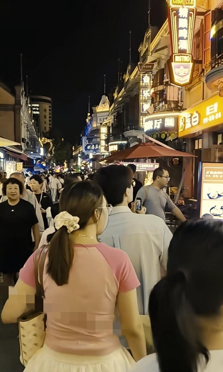 好消息来啦！烟台芝罘区第一网红街区朝阳街，特别受全国游客喜欢。一到旅游季，全国各