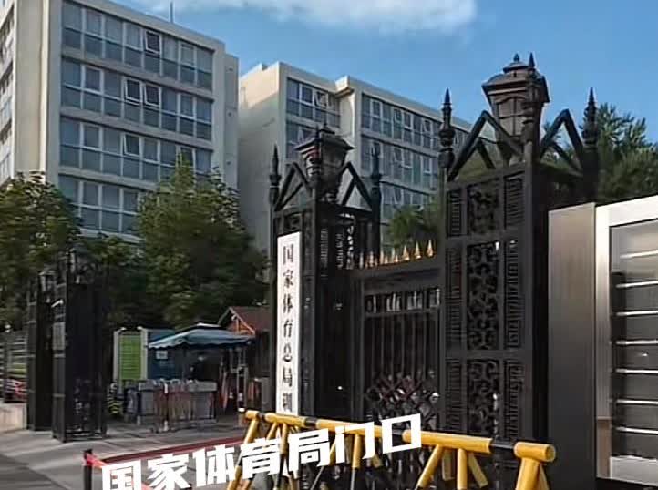 国乒大部队这次回来体育局，估计看到门口装上灯箱大家都会被惊喜到了。之前体