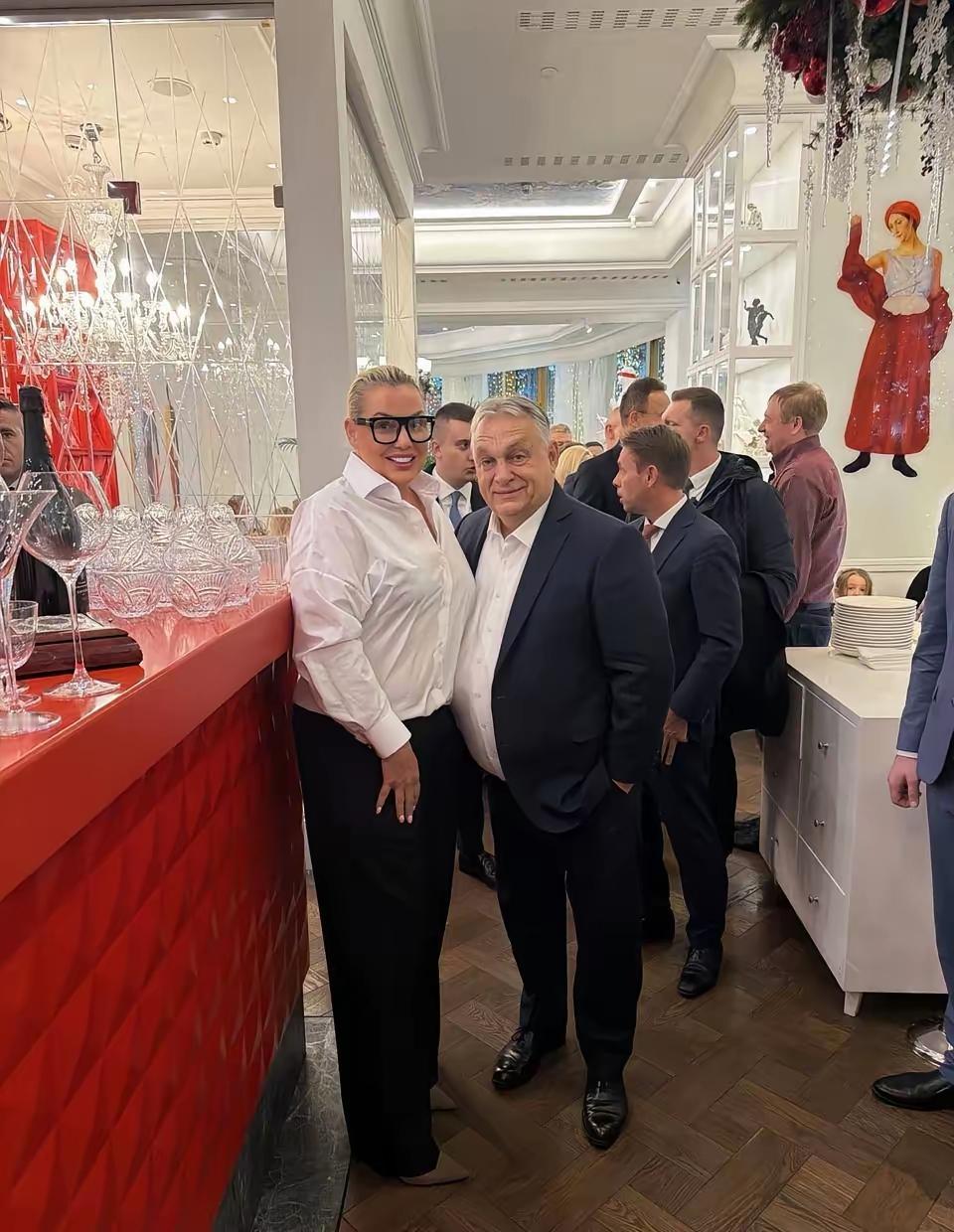 欧尔班必要被历史所抛弃。在克里姆林宫与普京会面后，匈牙利总理并未直接回国。据