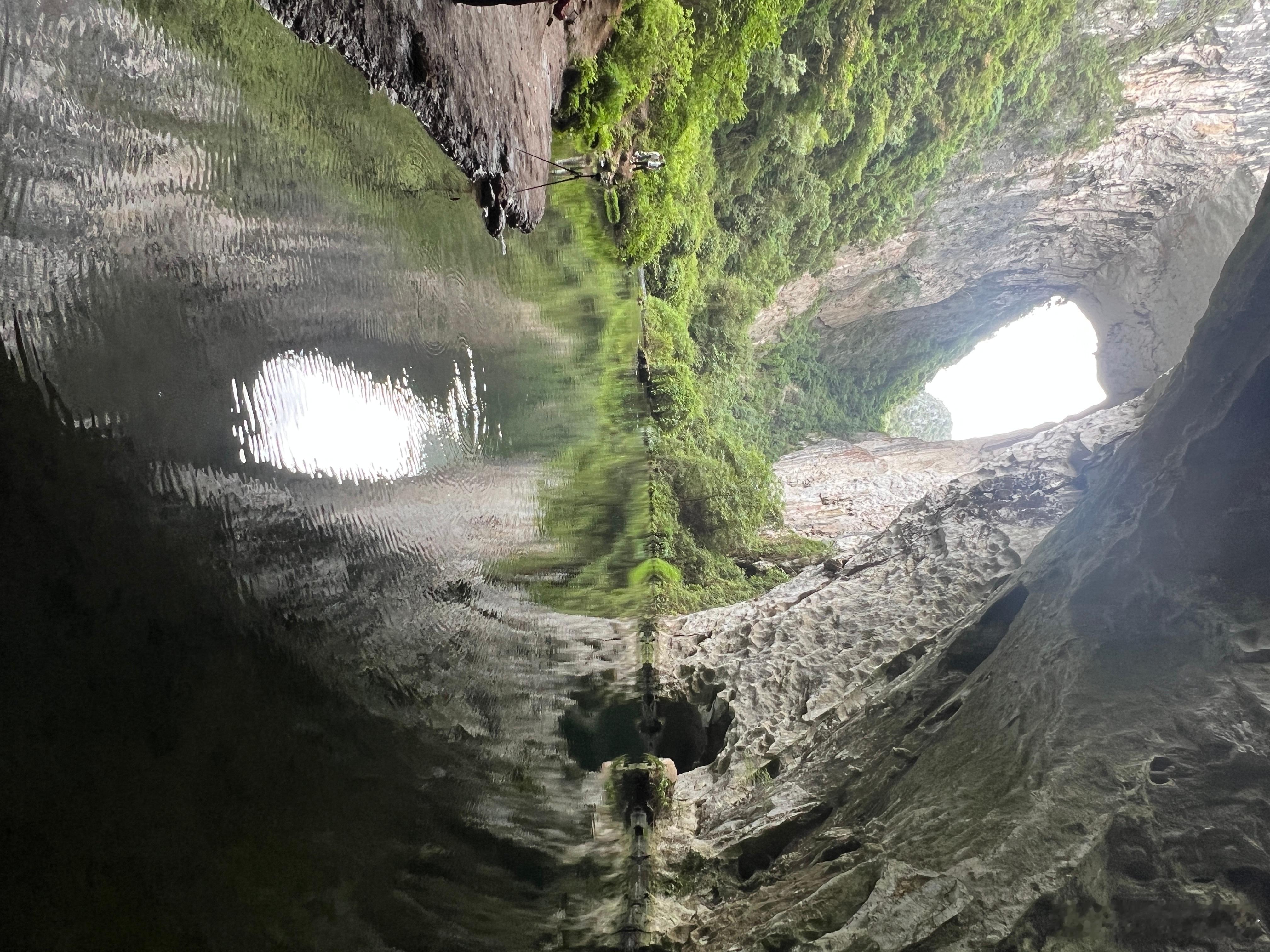 这三张照片是在贵州玩时拍的，各有趣味：1、大圣之眼。位于贵州安顺市西秀区35