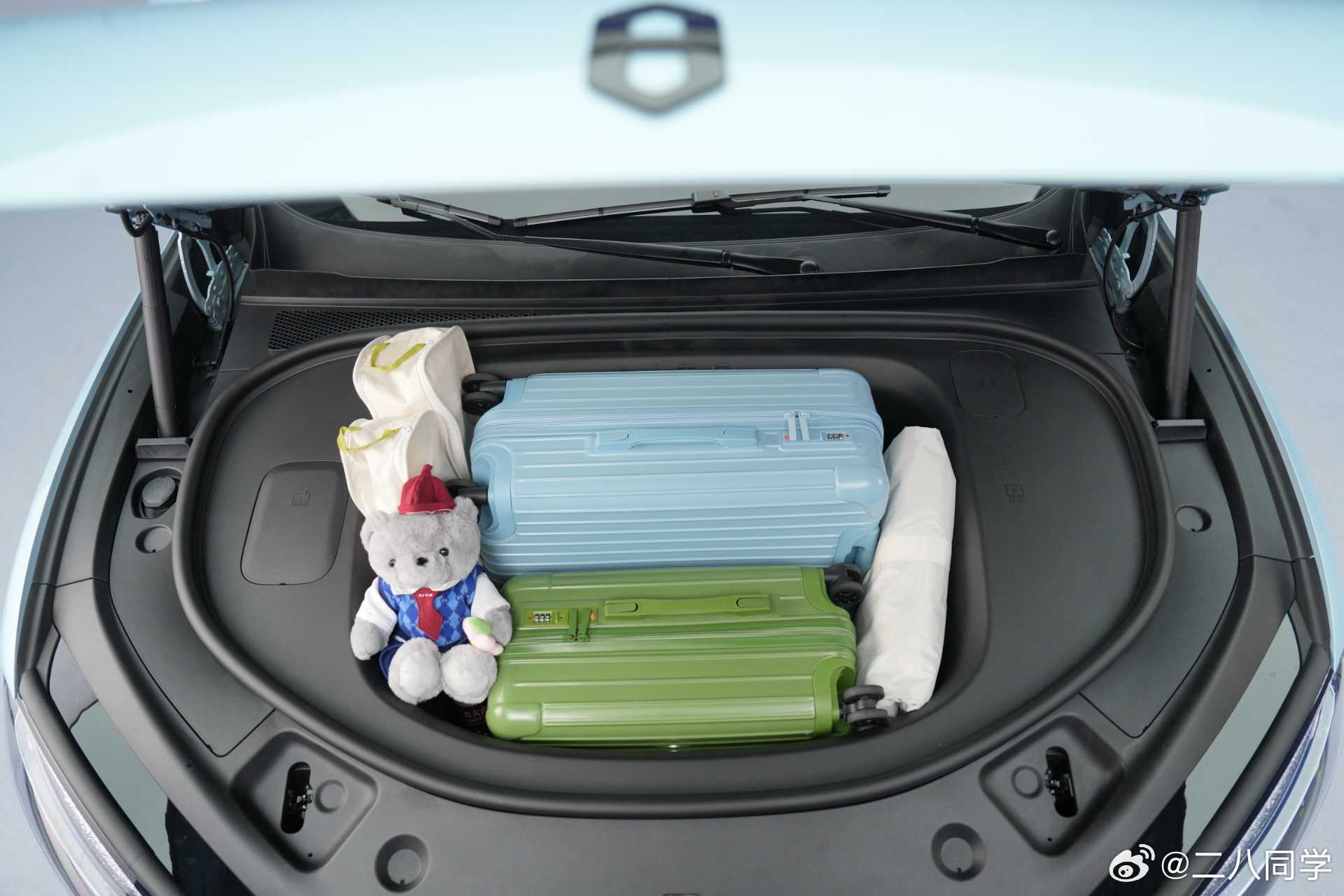 问界M6这前备箱可太实用了吧，不仅考虑了空间，还考虑了安全性。202升的大空间，