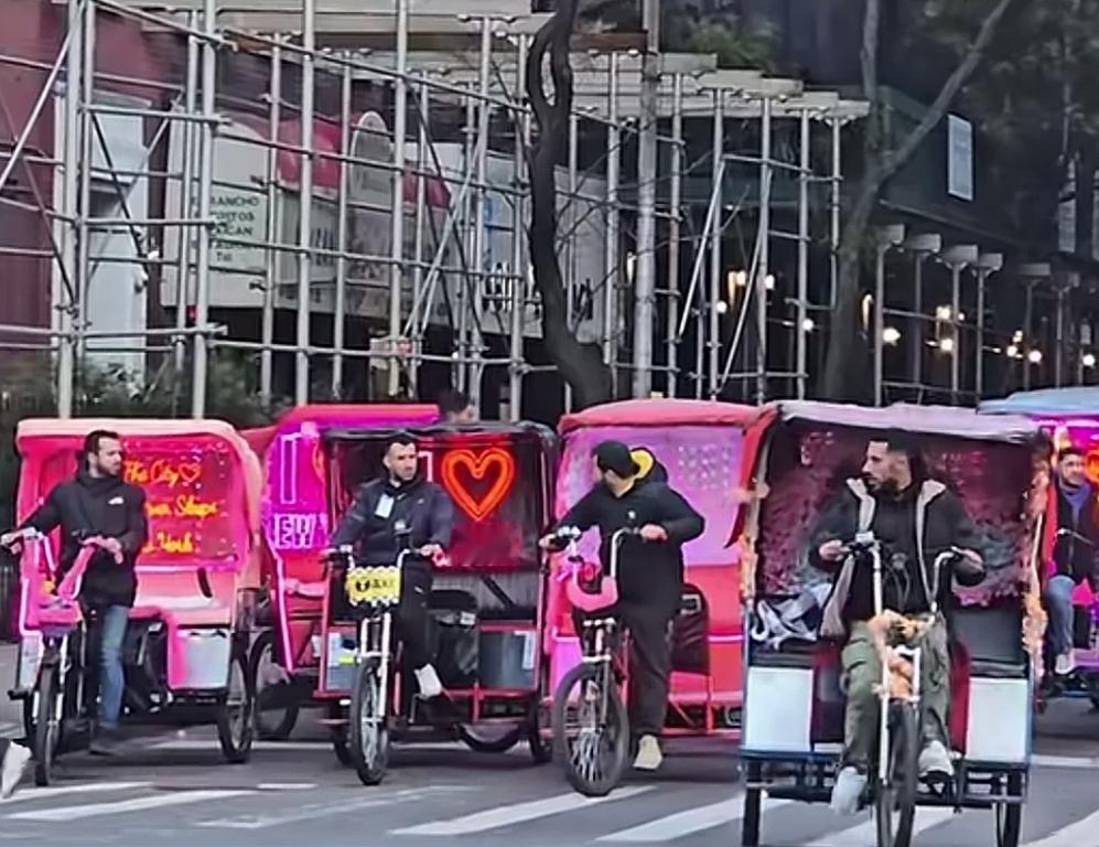 真想不到，我们这个四线城市早都取缔的人力三轮车，居然在纽约成了热门职业！有媒