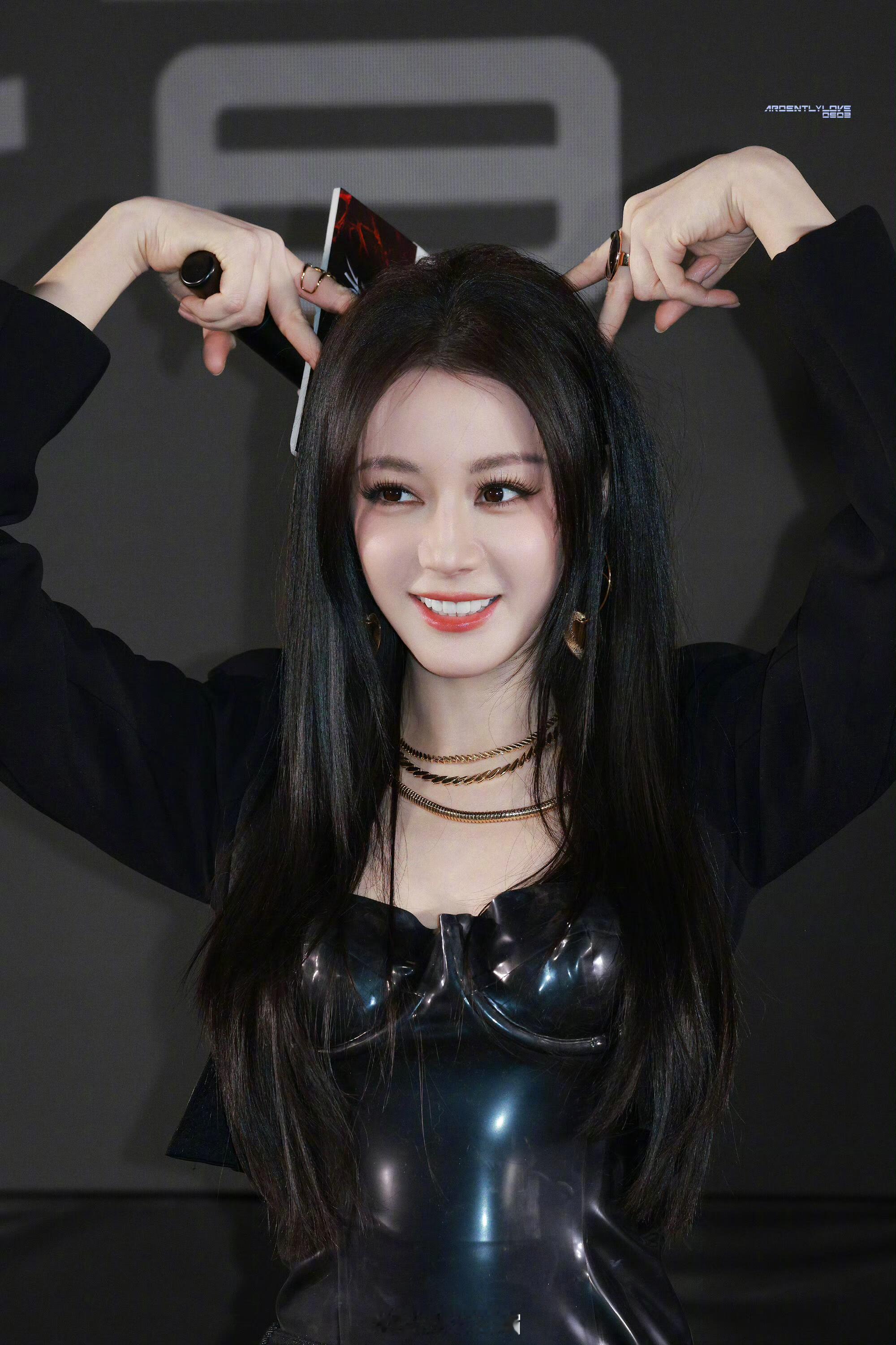 天塌下来还有热巴的脸撑着