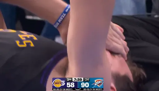 有时候真挺心疼东契奇的23，24彻底爆发的两年遇到了约基奇，无缘MVP，25