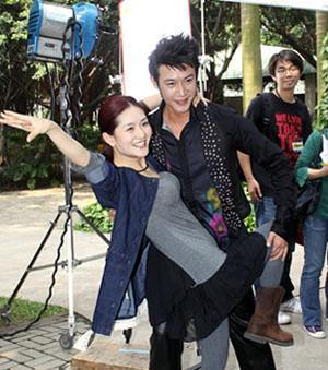 陆毅够帅，一出场就是偶像剧男主角既视感，谢娜若是和他合作拍一部偶像剧我看行。跟着