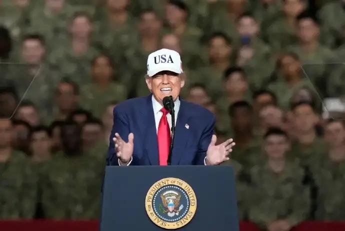 “愚蠢、荒唐”，特朗普下令美国航母改回去10月28日，访日的美国总统特朗普与