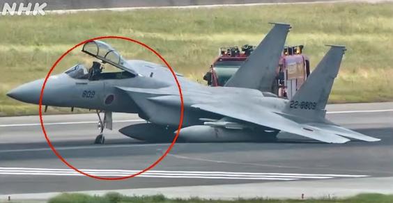 日本战斗机瘫了！ 刚刚，日本多家媒体发布快讯称，日航空自卫队一架F-15J型