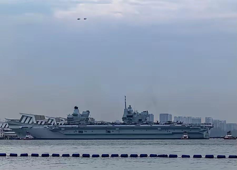 英国航母在南海遇到中国055万吨大驱编队！当地时间9月30日，据英国媒体报道称