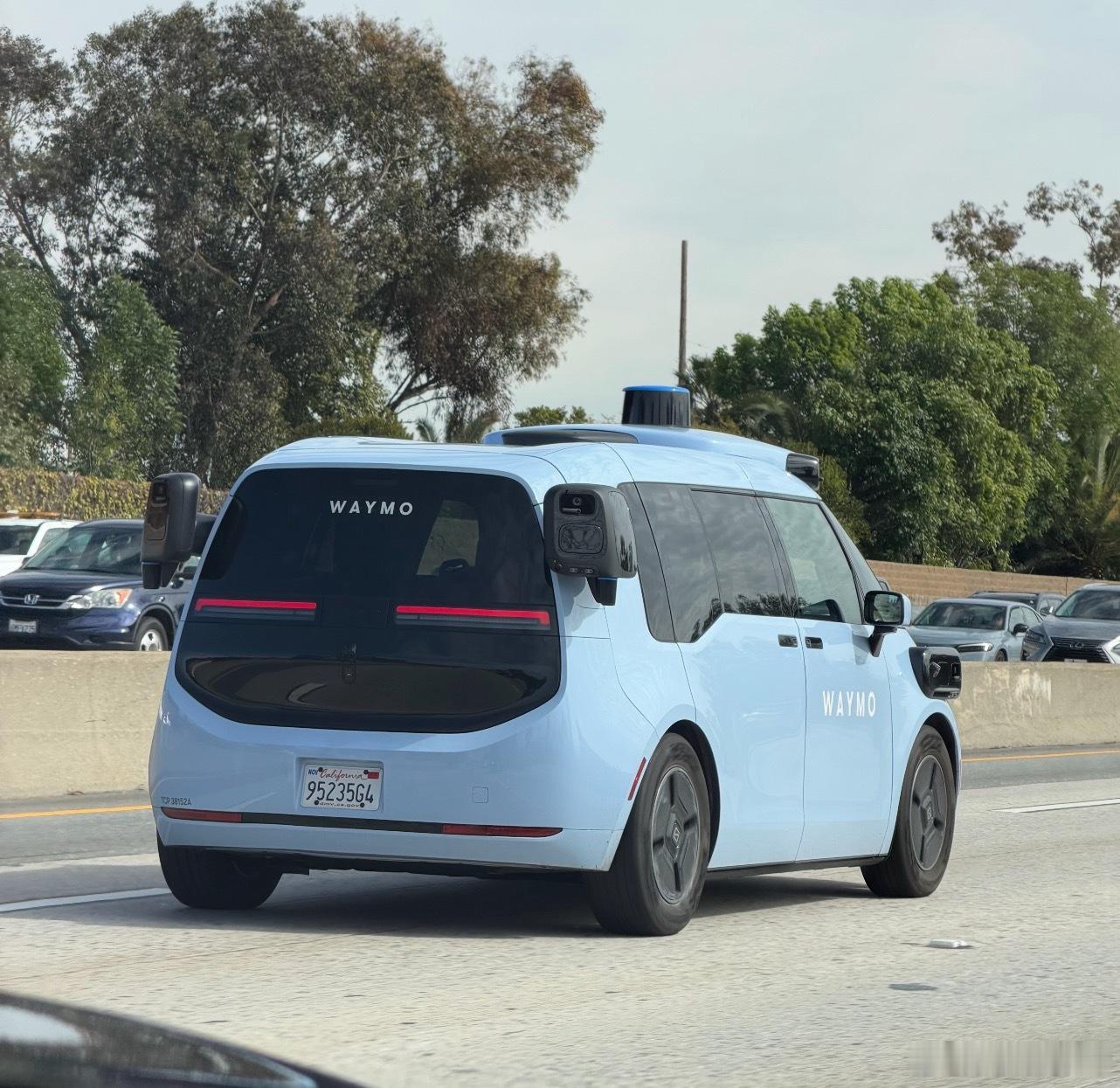 这是极氪的什么小车呀？看着好有趣