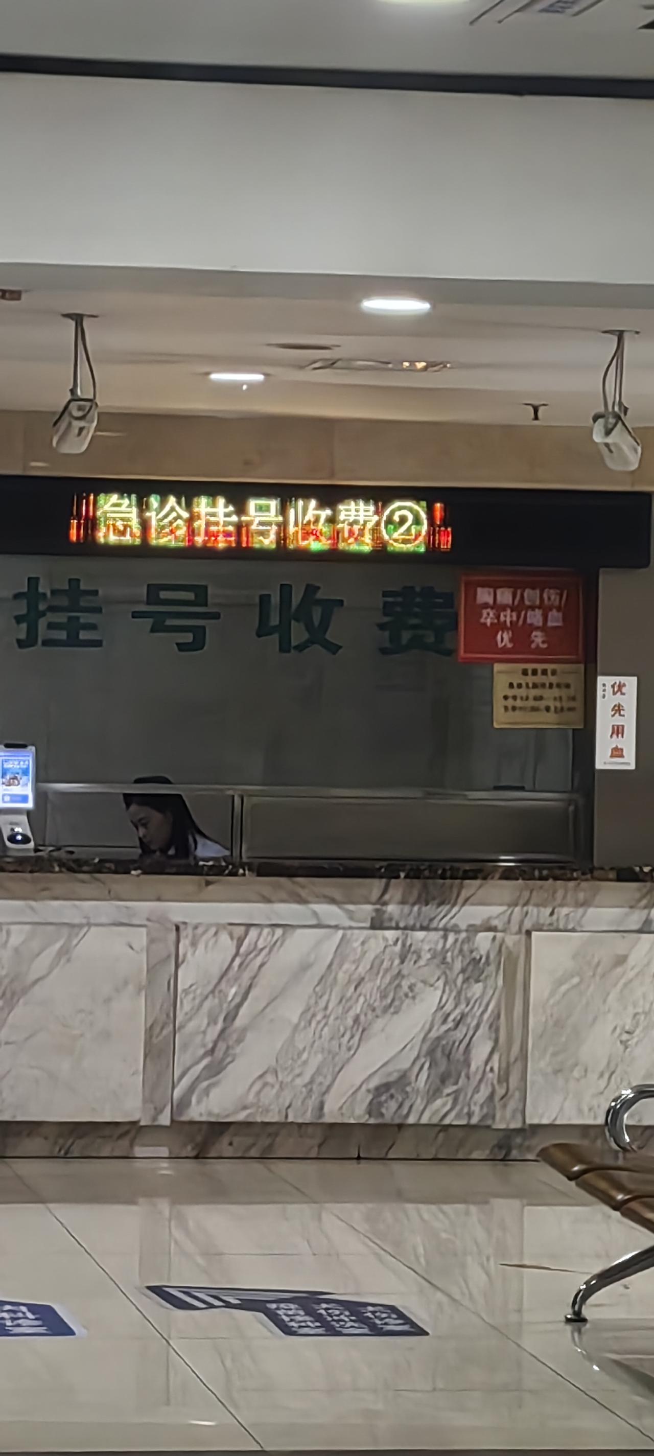 女秘书被老板搞大肚子，本以为可以借此上位，让老板和老板娘离婚。可万万没想到，老板