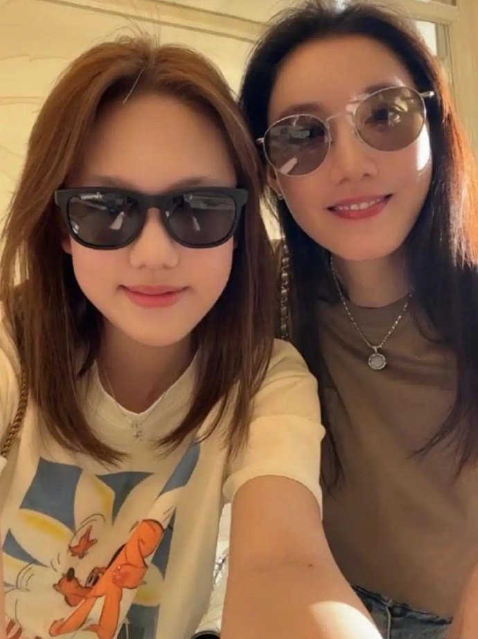 没想到女演员高露的女儿都16岁了，更没想到这个女儿不仅参演了电视剧，还高调晒出自