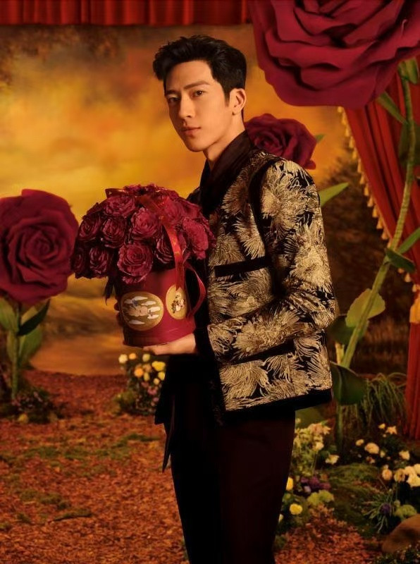 井柏然内娱掌管穿搭的神内娱男明星穿衣服分两种：井柏然和其他人。不是拉踩，是他的