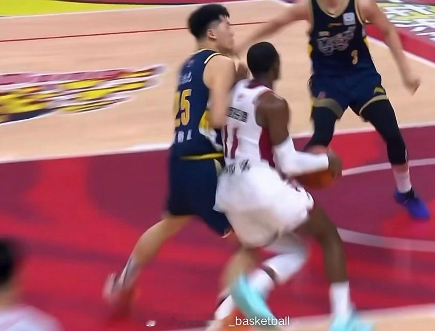 山西外援迪亚洛也在对阵广东宏远的赛后更新了自己的社交媒体：我这辈子都没经历过这种