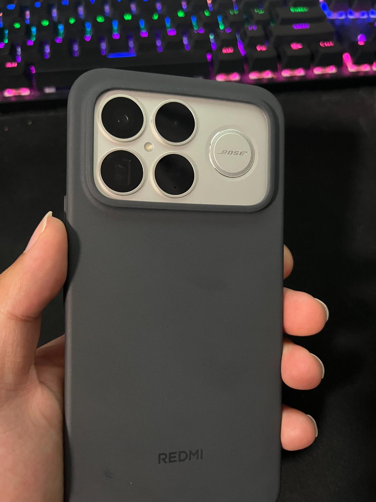 今天媳妇给我买了新手机，红米的k90promax，很开心。手机是12+5