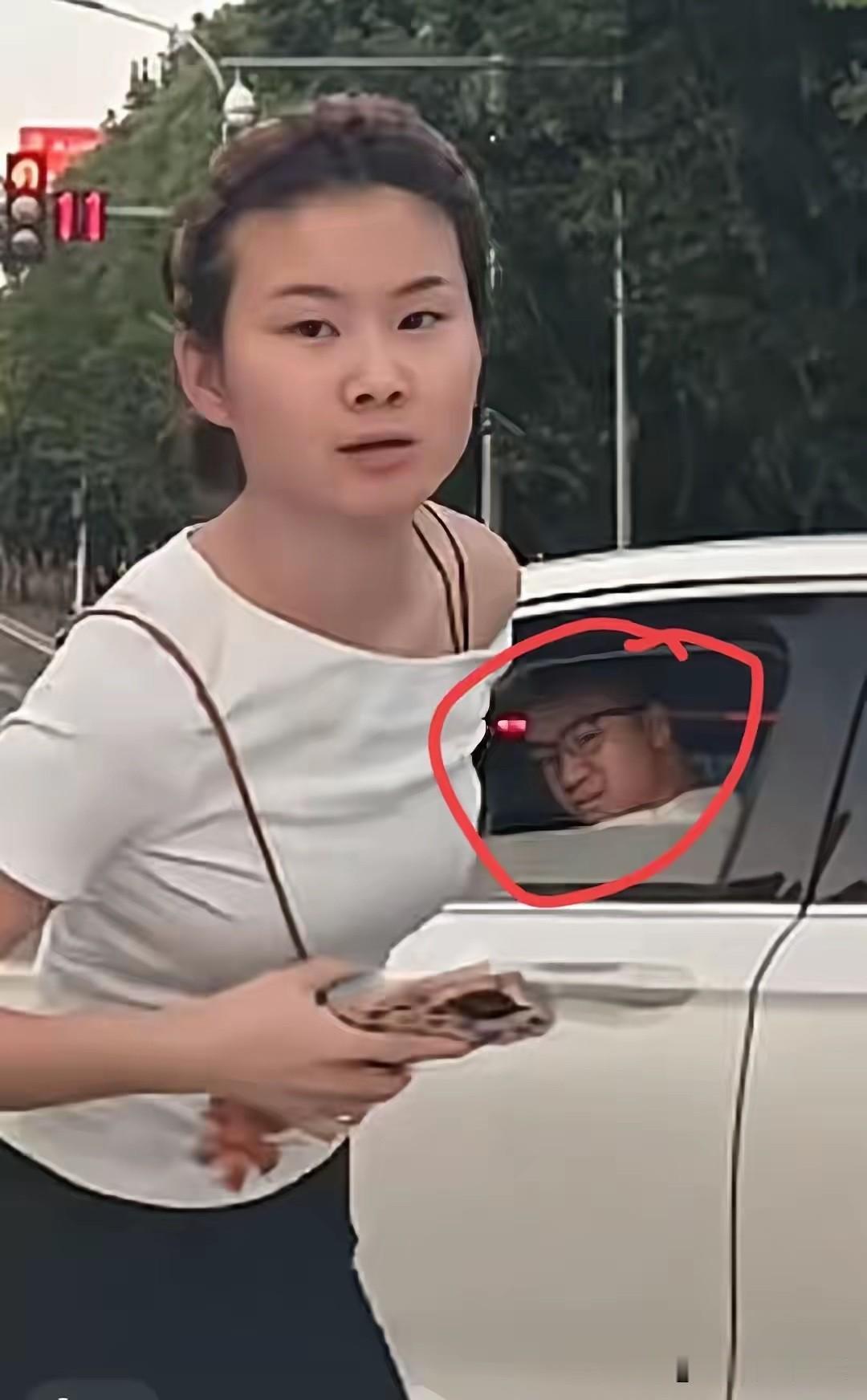 吐口唾沫就把自己送进去的重庆“口水姐”，也真是够幸运了！自己肉身挡车强行加塞不说